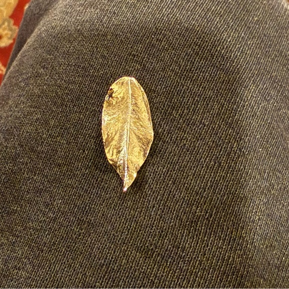 Trifari Silver Tone Leaf Pendant Vintage - Picture 1 of 4